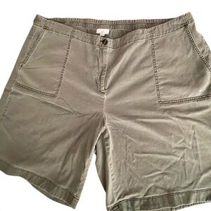 J. Jill Soft Green Cargo Shorts Plus Size 28W